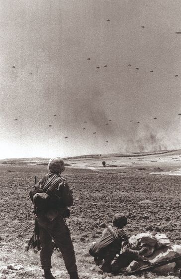 Askerler — Kıbrıs, siyah-beyaz dönem fotoğrafı