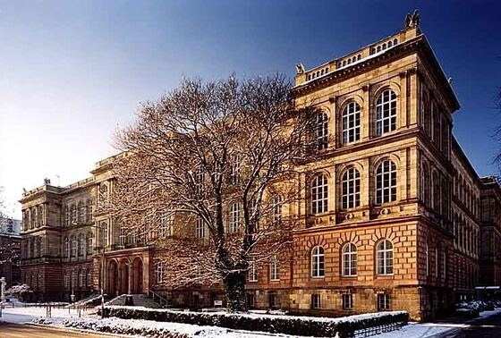 RWTH Aachen Üniversitesi ana binası